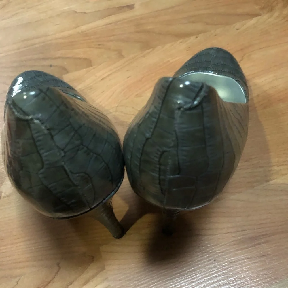 Jessica Simpson Round Toe Pump - Picture 8 of 10